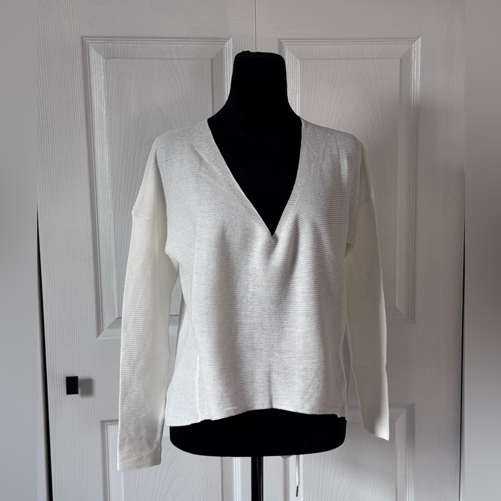 Express Classic Cream V-Neck Sweater